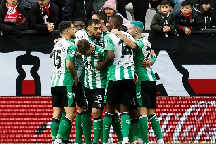 Andrés Guardado y el Betis se meten a zona de Champions League 