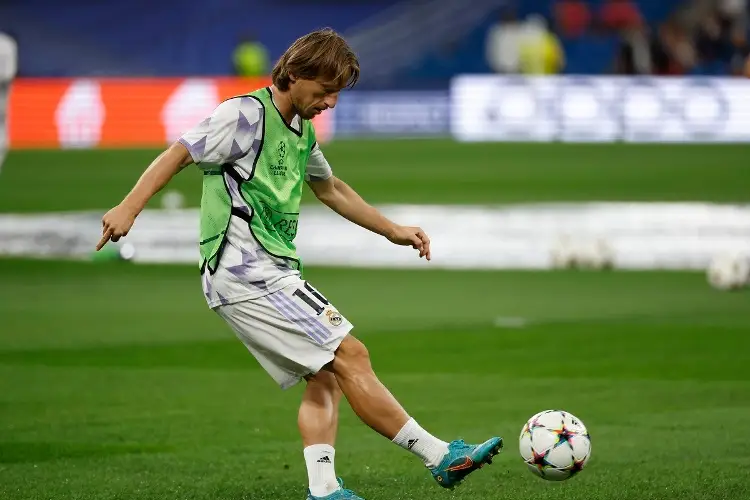 Modric vuelve con el Real Madrid enmedio de un hospital merengue 