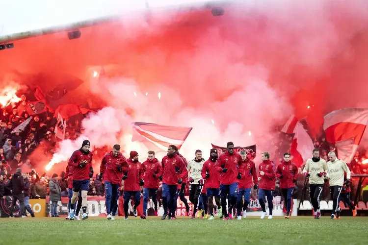 Se vuelve una locura el entrenamiento del Ajax (VIDEO)