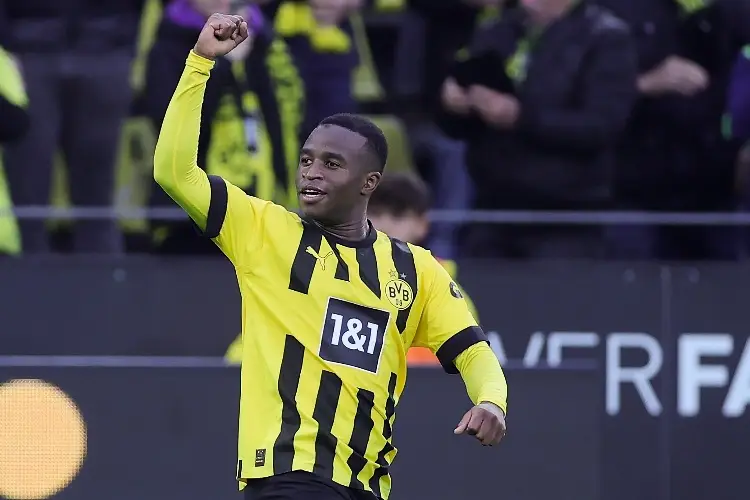 Dortmund renueva a una de las máximas promesas del futbol