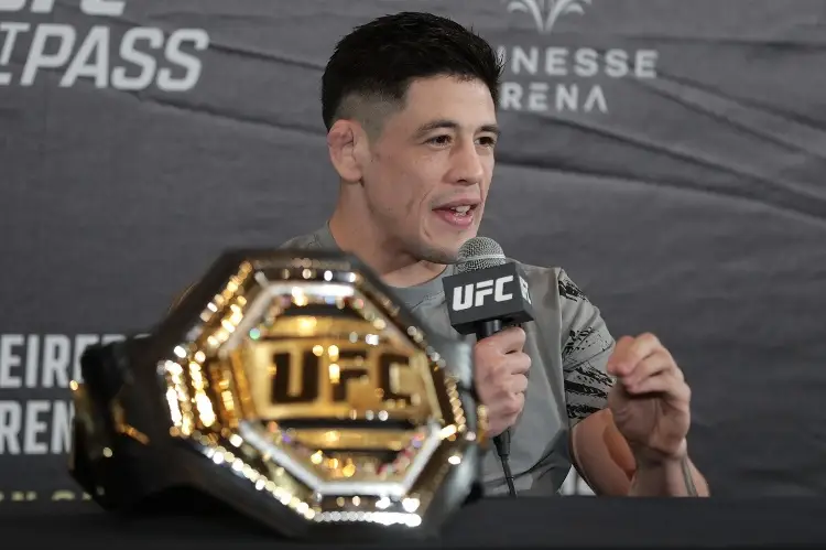 Mexicano Brandon Moreno se proclama campeón de la UFC