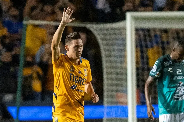 ¡Hay pleito! Florian Thauvin llega con abogados al entrenamiento de Tigres