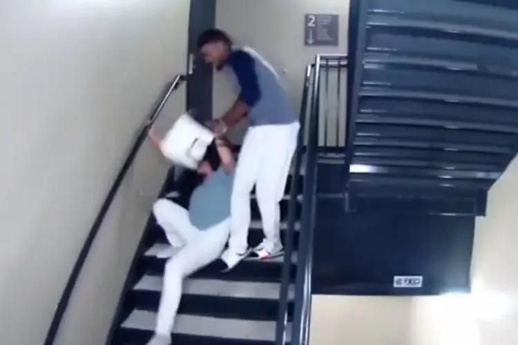 Captan a beisbolista que golpea sin piedad a su pareja (VIDEO)