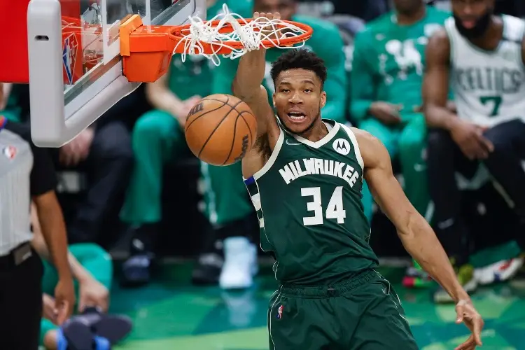 NBA: Antetokounmpo se luce con 50 puntos en triunfo de los Bucks