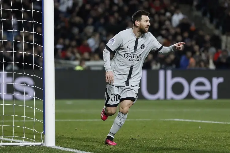 Messi da la cara por el PSG