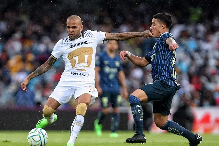 Pumas le exige cinco millones de dólares a Dani Alves 