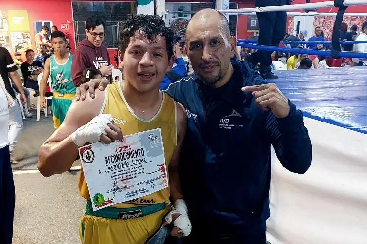 Todo un éxito la función de boxeo 'Choque de Estados' en Veracruz