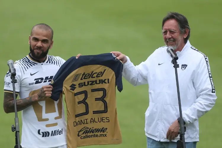 Pumas niega haber solicitado indemnización millonaria a Dani Alves