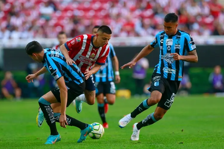 Chivas sufre para sacarle empate a Querétaro