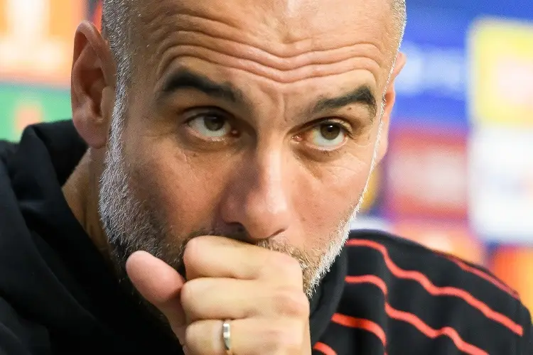 Guardiola da la cara tras los problemas que enfrenta el Manchester City