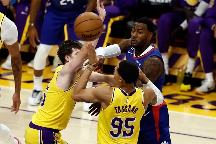 Mexicano Juan Toscano deja a los Lakers y tiene nuevo equipo en la NBA 