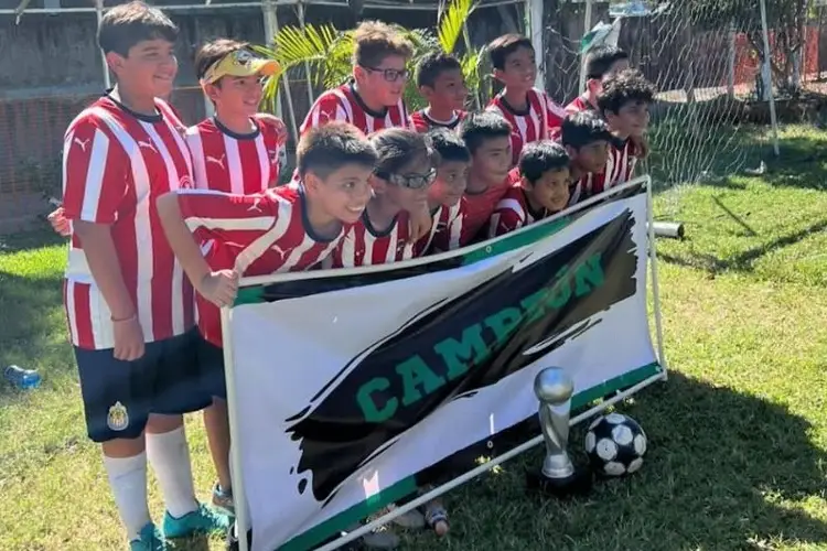 Chivas Biberón levantó la Copa en la Liga de la Finca Jr