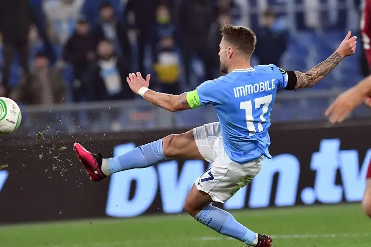 Immobile acerca a la Lazio a la calificación en Conference