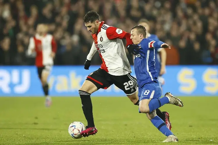 Santi Giménez y Feyenoord ratifican liderato