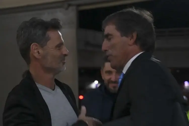 Así fue el encuentro entre Diego Cocca y Guillermo Almada (FOTO)