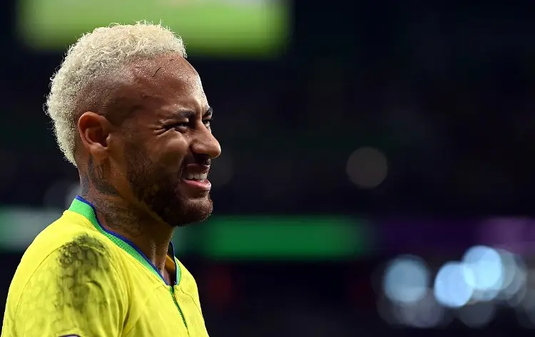 Neymar con daño en los ligamentos