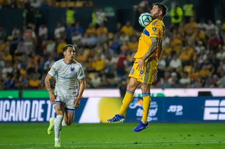 Gignac no juega, no lo piensan arriesgar