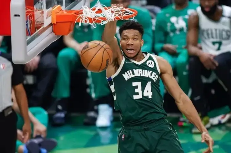 NBA: Antetokounmpo sale lesionado del Bucks vs Heat