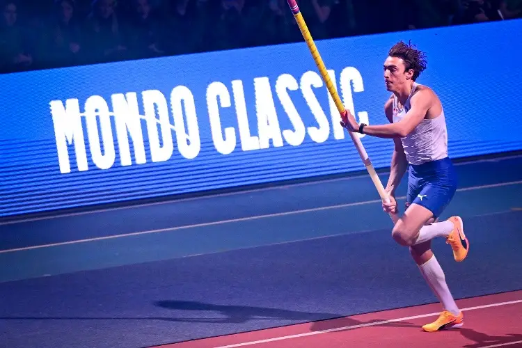 ¡Imponente! Rompen récord mundial en salto con garrocha 