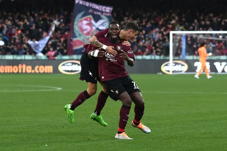 Ochoa regresa de titular y Salernitana golea