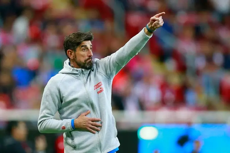 Paunovic agradece que lo comparen con Matías Almeyda 