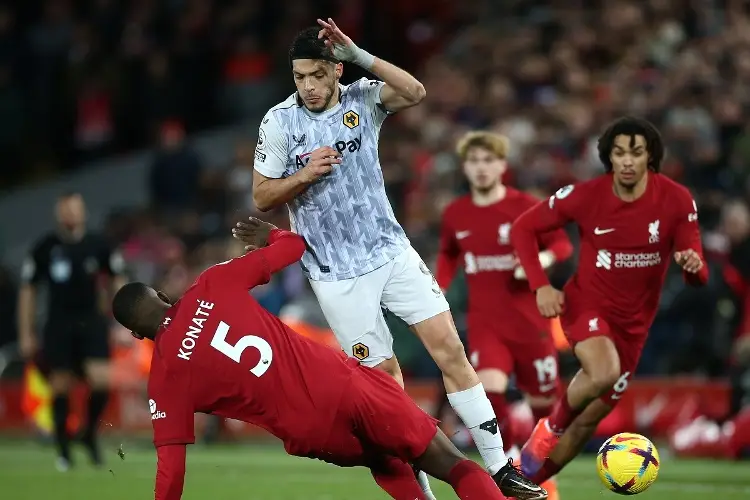 Raúl Jiménez y los Woles caen frente a Liverpool 