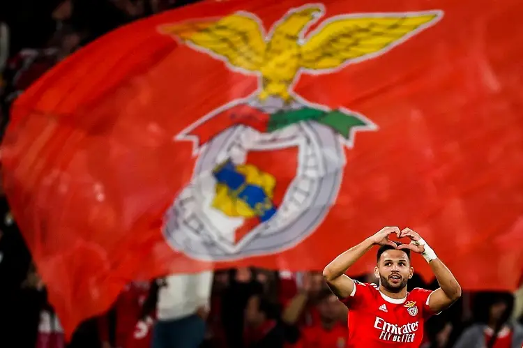 Benfica vence e reina em Portugal |  Esportes XEU