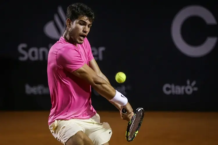 Carlos Alcaraz ya entrena en la tierra del Indian Wells