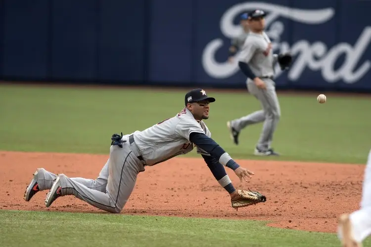 MLB: Yuli Gurriel firma con los Miami Marlins