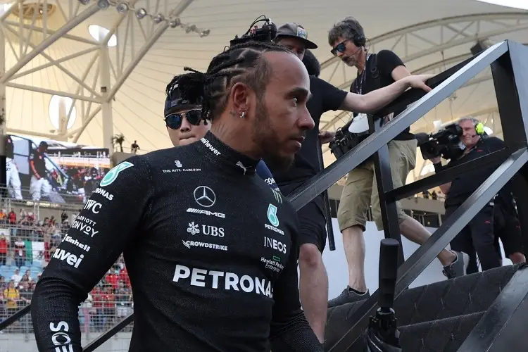 Hamilton piensa en irse a Ferrari