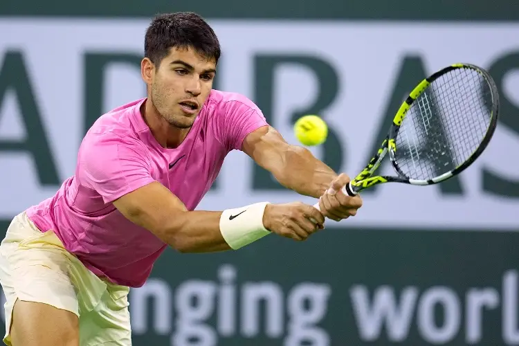 Carlos Alcaraz destroza a su primer rival en Indian Wells 