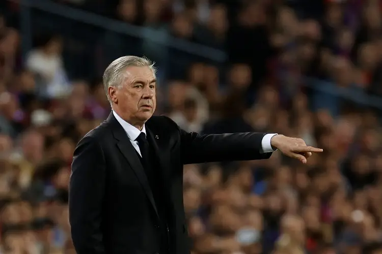 Ancelotti duda de las decisiones arbitrales del Clásico