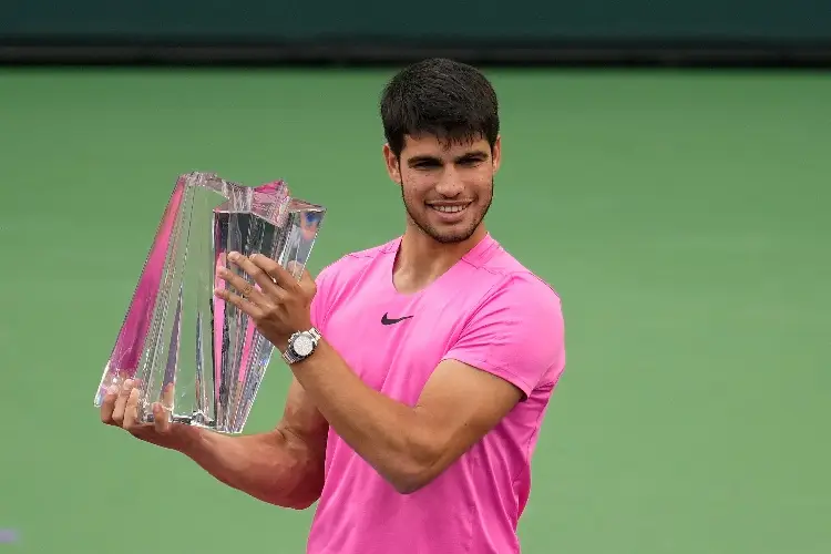 Carlos Alcaraz conquista Indian Wells y recupera el número uno