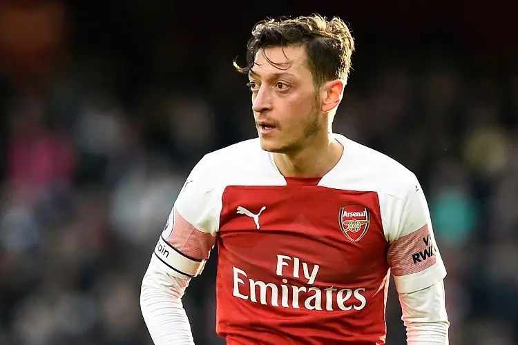 Mesut Özil se retira del futbol