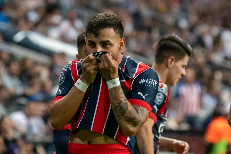 Chivas no sancionará a Alexis Vega tras polémica fiesta (VIDEO)