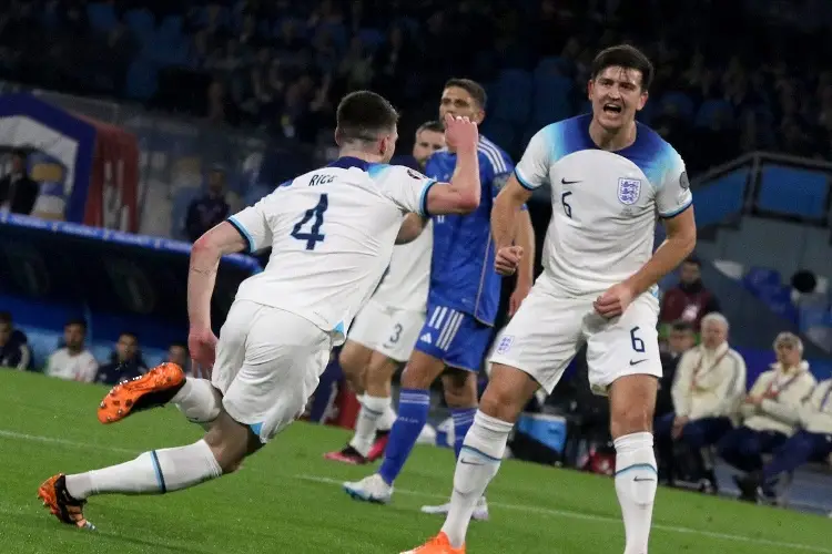 Inglaterra toma venganza y estropea debut de Italia en su casa