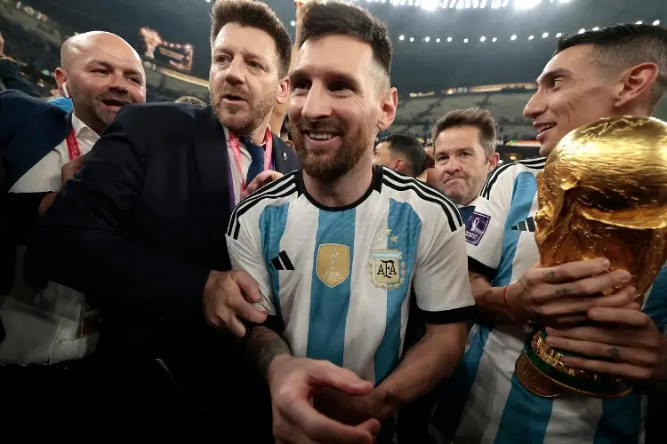 El cambio de playera entre Messi y Guardado antes de que Canelo explotara (VIDEO)