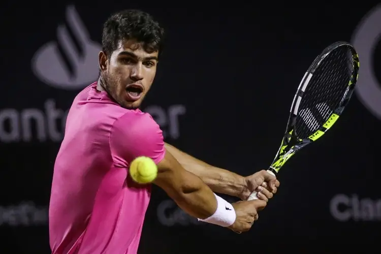 Carlos Alcaraz va sin problemas a la tercera ronda del Miami Open 