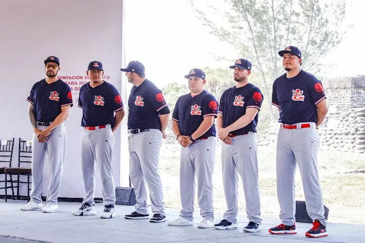 El Águila presenta su roster oficial para la temporada 2023