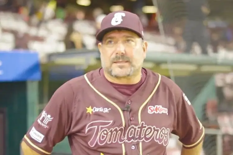 Benjamín Gil es despedido de los Tomateros de Culiacán