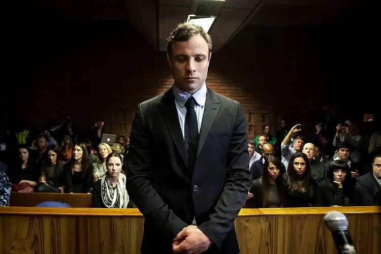Oscar Pistorius podría salir de la cárcel tras asesinar a su novia 