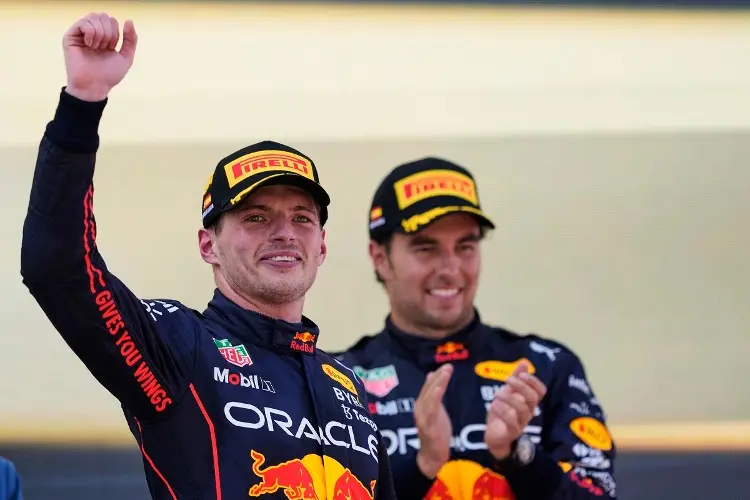 Verstappen y su papá: No se pone a saltar como idiota, por la celebración de Checo