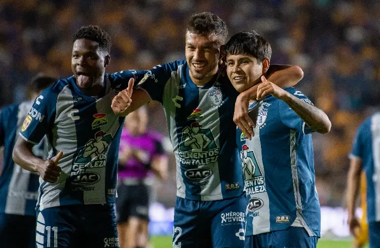 Pachuca golea a domicilio al Santos