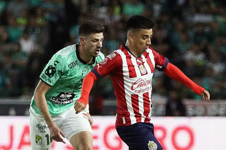 Chivas vence a León y sueña con la liguilla directa