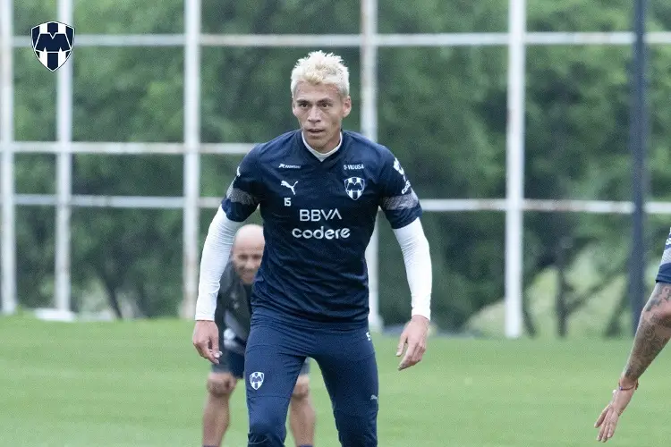 Héctor Moreno sufre accidente automovilístico y causa baja de Rayados