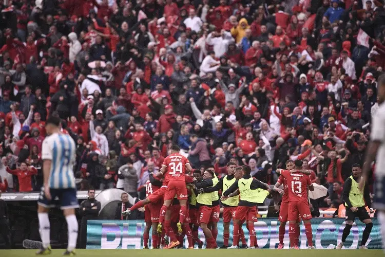 ¡Sí sienten los colores! Fans de Independiente comienzan colecta para pagar lo que deben