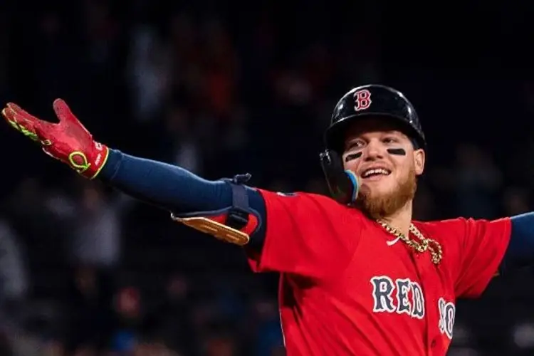 Mexicano Verdugo conecta jonrón y guía triunfo de Red Sox