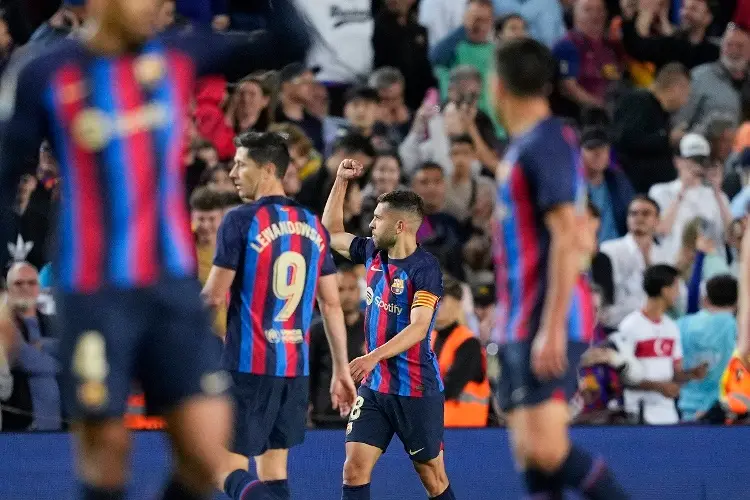 Barcelona gana agónicamente ante el Osasuna