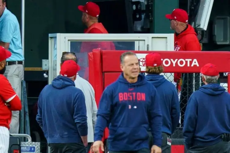 Fan cae al bullpen en Filadelfia y es enviado al hospital