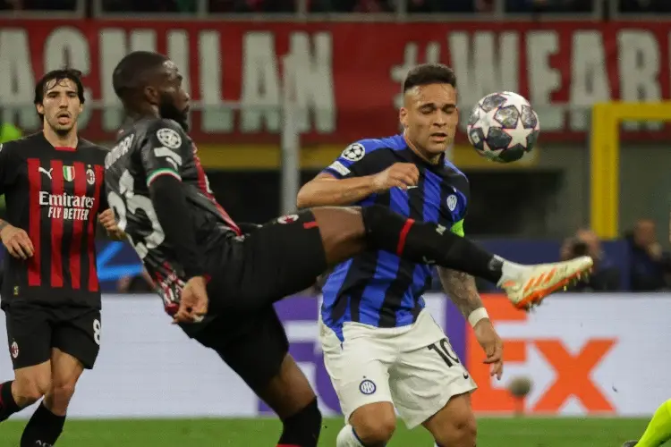 Lautaro inconforme con el arbitraje en Champions League